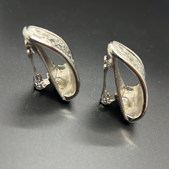 Vintage Joel Powell Silver Tone Clip Earrings - Picture 4 of 6